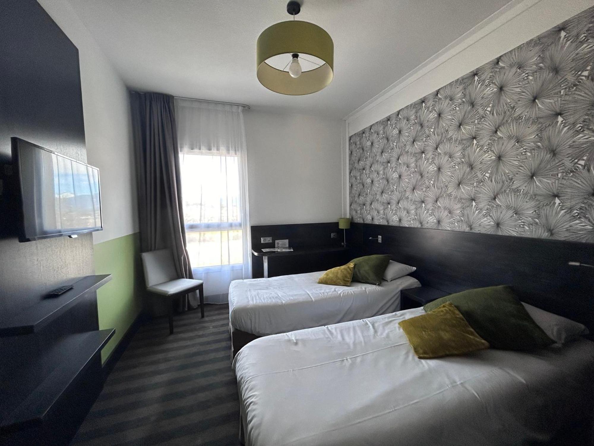 Ax Hotel Spa & Restaurant Chorges Exteriör bild