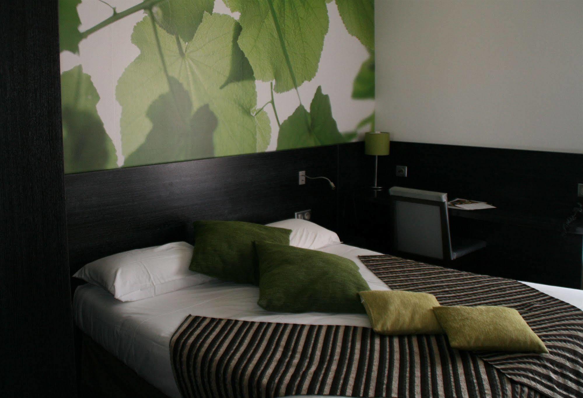 Ax Hotel Spa & Restaurant Chorges Exteriör bild
